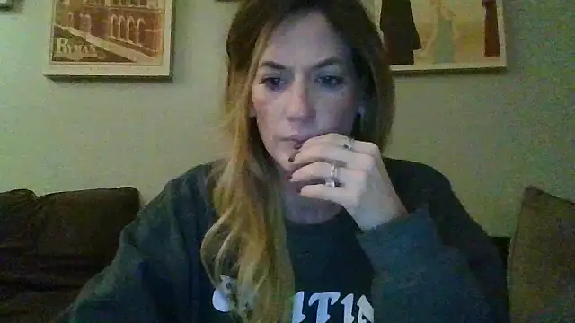 Snapshot of Rhodesxox chatting on November 18, 2025, 8:30 am Rhodesxox online show from November 18, 2025, 8:30 am