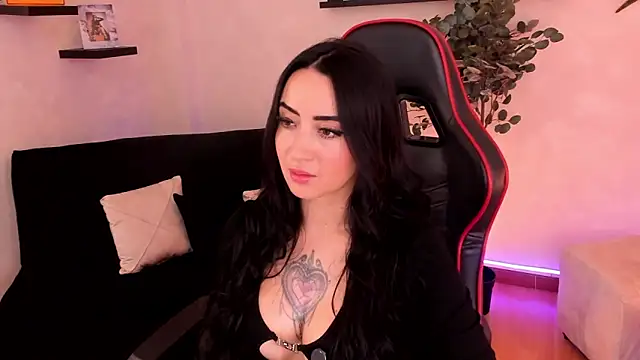 EmmyEvans1 online show from November 10, 2025, 7:35 pm