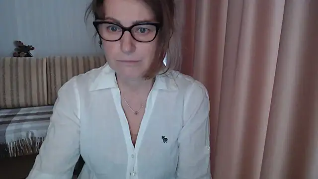 lauraoven online show from February 25, 2025, 8:58 am