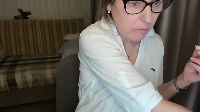 lauraoven online show from March 4, 2025, 4:09 pm