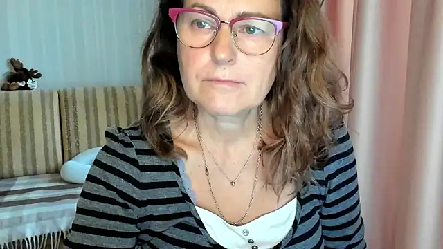 lauraoven online show from October 18, 2025, 8:15 am