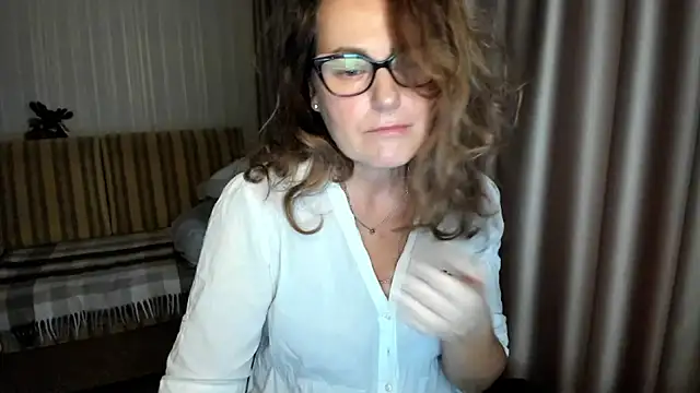 lauraoven online show from December 4, 2025, 7:50 am