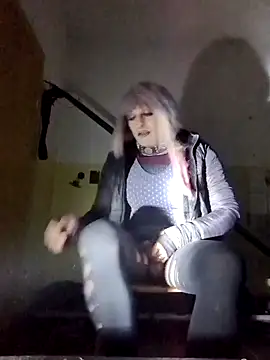 dwtmelina1979 online show from December 22, 2025, 2:30 am