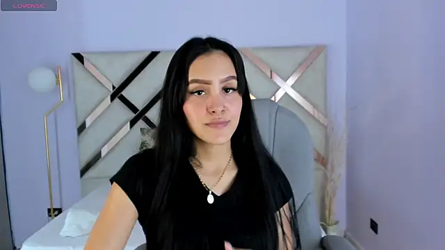 tati saldarriaga online show from November 12, 2025, 9:03 pm