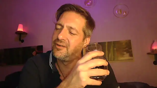 Snapshot of matrikes1 chatting on December 27, 2024, 11:31 pm matrikes1 online show from December 27, 2024, 11:31 pm