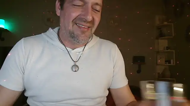 Snapshot of matrikes1 chatting on March 21, 2025, 11:01 pm matrikes1 online show from March 21, 2025, 11:01 pm