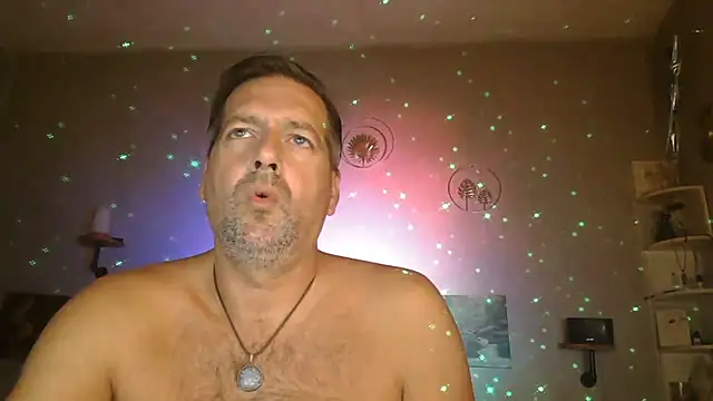 Snapshot of matrikes1 chatting on October 8, 2025, 5:32 pm matrikes1 online show from October 8, 2025, 5:32 pm