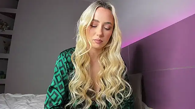 Snapshot of CrazyWomen chatting on February 8, 2026, 2:09 pm CrazyWomen online show from February 8, 2026, 2:09 pm