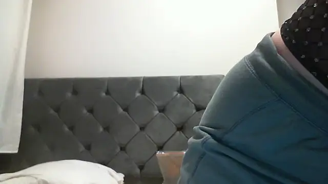 SusanCurt online show from November 19, 2025, 7:03 pm