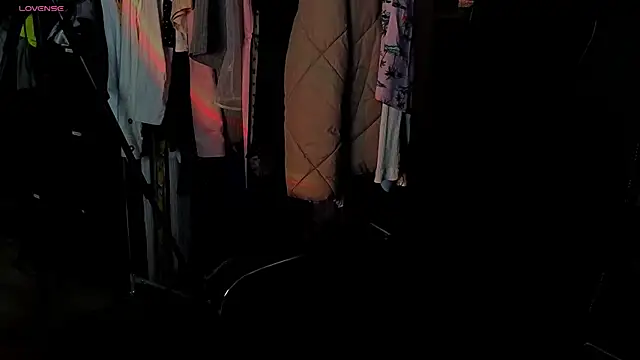 Snapshot of EMMA__CONNOR chatting on October 12, 2025, 12:09 am EMMA  CONNOR online show from October 12, 2025, 12:09 am