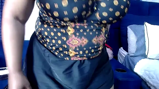 crystalbxx online show from November 24, 2025, 7:13 pm