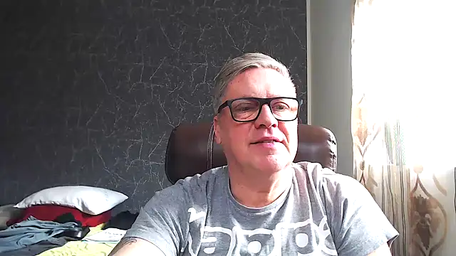 Snapshot of RobertStripX chatting on February 4, 2025, 11:05 am RobertStripX online show from February 4, 2025, 11:05 am