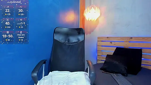 niky doll  online show from October 13, 2025, 1:22 pm