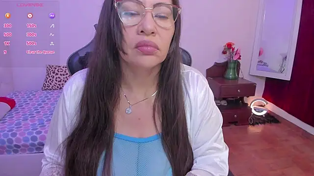 esmeralda milf online show from October 7, 2025, 11:40 am