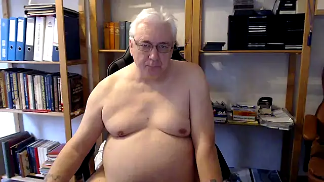 SchwanzhureXXL online show from February 12, 2025, 2:43 pm