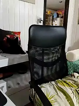 Snapshot of ElfGrey chatting on February 5, 2025, 3:45 am ElfGrey online show from February 5, 2025, 3:45 am