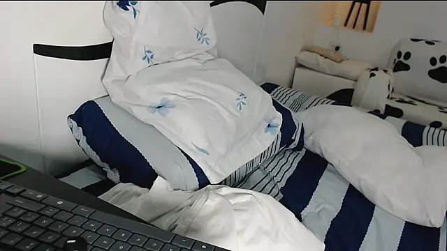 yina-rosse online show from October 13, 2025, 8:42 pm