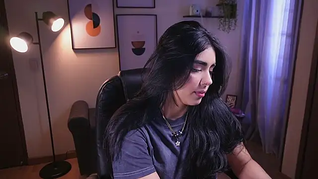 Isabella dior online show from November 29, 2025, 3:48 pm