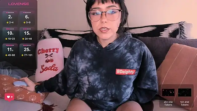 Evie-Luna online show from November 28, 2025, 10:12 pm