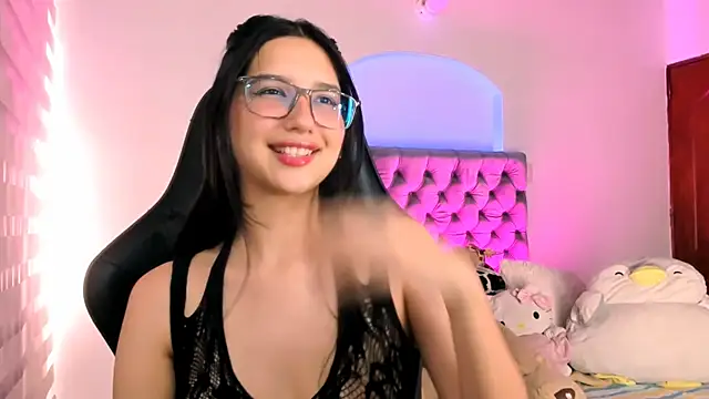 Snapshot of Luniverse chatting on November 26, 2025, 7:37 pm Luniverse online show from November 26, 2025, 7:37 pm