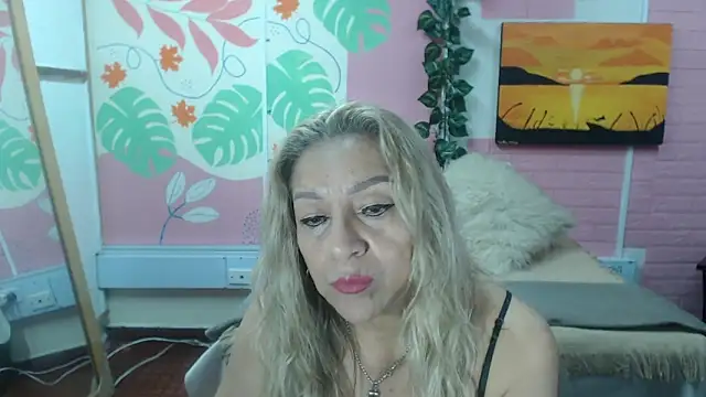 Snapshot of ZAMANTHA chatting on May 4, 2026, 3:52 pm ZAMANTHA online show from May 4, 2026, 3:52 pm