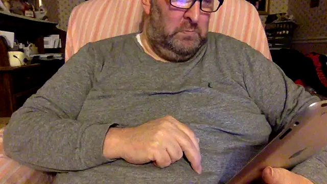 Snapshot of Drwhocares chatting on February 6, 2025, 7:51 pm Drwhocares online show from February 6, 2025, 7:51 pm