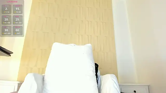 mia pineda online show from April 8, 2026, 9:04 pm