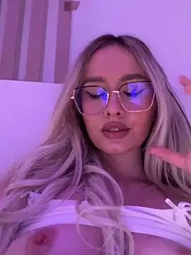 mollyxxx online show from January 12, 2025, 8:04 am