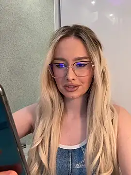 mollyxxx online show from January 17, 2025, 2:29 am