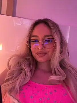 mollyxxx online show from March 12, 2025, 8:19 am