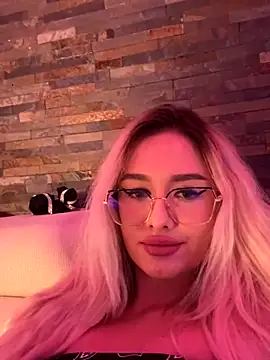 mollyxxx online show from September 13, 2025, 4:23 am