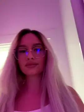 mollyxxx online show from October 10, 2025, 1:04 am