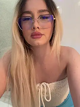 mollyxxx online show from February 25, 2026, 3:27 am