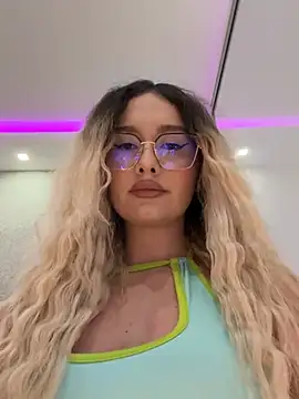 mollyxxx online show from March 28, 2026, 2:22 am