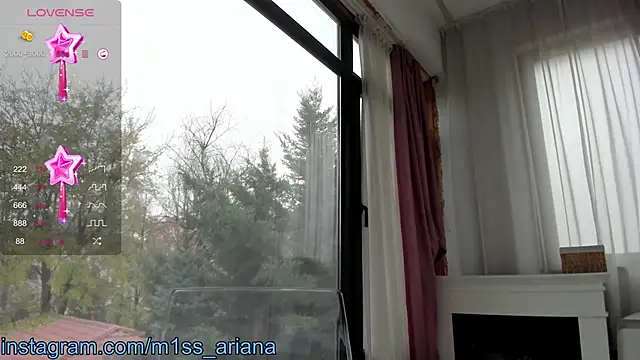 Snapshot of Miss_Ariana_ chatting on December 11, 2024, 10:36 am Miss Ariana  online show from December 11, 2024, 10:36 am