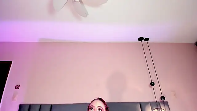 JupiteFox online show from April 7, 2026, 12:55 am