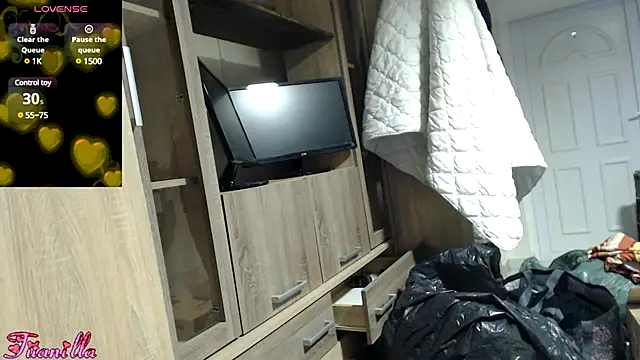 Titanilla39 online show from December 15, 2024, 5:10 pm