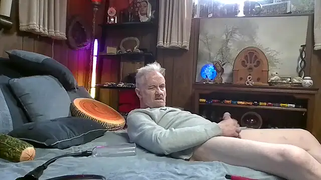 Makowboy online show from April 4, 2026, 4:37 pm