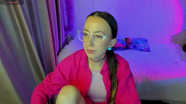 CurlySteph online show from November 10, 2025, 6:18 pm