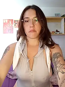 sereluxz online show from October 6, 2025, 5:32 pm