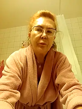 Hottie-Mom online show from October 12, 2025, 8:02 am