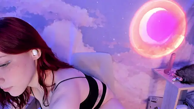 YunaPeace online show from April 21, 2026, 9:39 pm