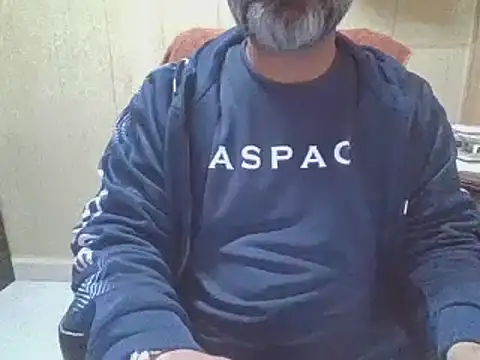 Snapshot of hairymaster95 chatting on January 18, 2026, 8:07 am hairymaster95 online show from January 18, 2026, 8:07 am