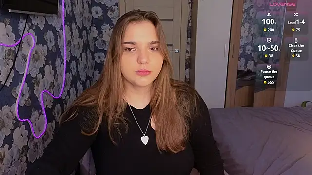  momiji  online show from April 12, 2026, 12:43 pm