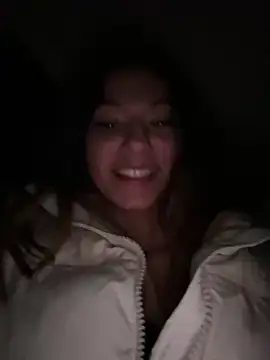 Snapshot of _MiaQueen_ chatting on December 14, 2024, 1:28 am MiaQueen online show from December 14, 2024, 1:28 am