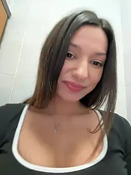 Snapshot of _MiaQueen_ chatting on March 15, 2025, 12:15 am MiaQueen online show from March 15, 2025, 12:15 am