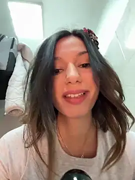 Snapshot of _MiaQueen_ chatting on March 16, 2025, 9:37 pm MiaQueen online show from March 16, 2025, 9:37 pm