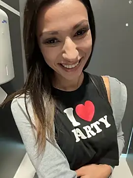 Snapshot of _MiaQueen_ chatting on September 12, 2025, 11:04 pm MiaQueen online show from September 12, 2025, 11:04 pm