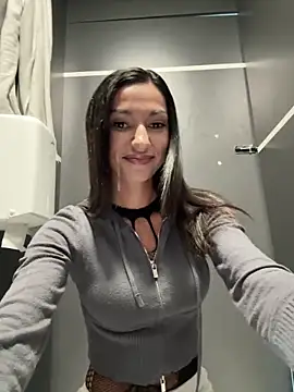 Snapshot of _MiaQueen_ chatting on September 25, 2025, 11:30 pm MiaQueen online show from September 25, 2025, 11:30 pm