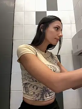 Snapshot of _MiaQueen_ chatting on September 26, 2025, 9:52 pm MiaQueen online show from September 26, 2025, 9:52 pm